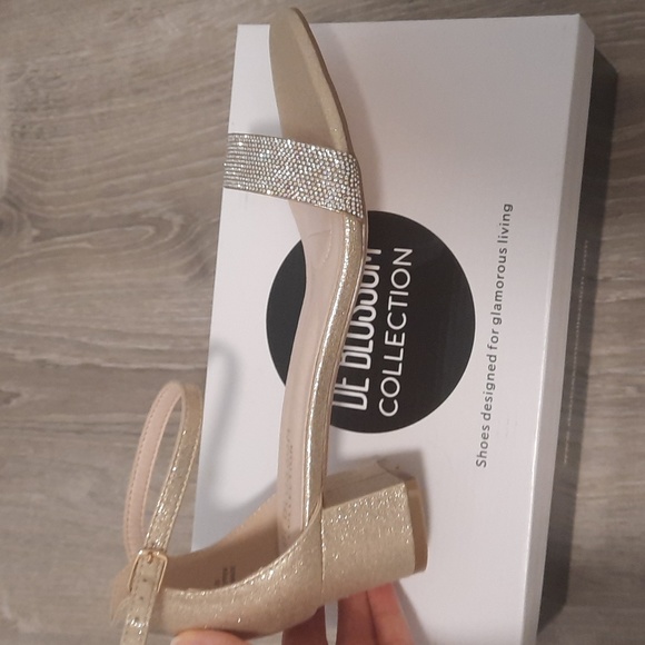 BNIB De Blossom Collection Ankle Strap Rhinestone Block Heel Sandals - Picture 4 of 9